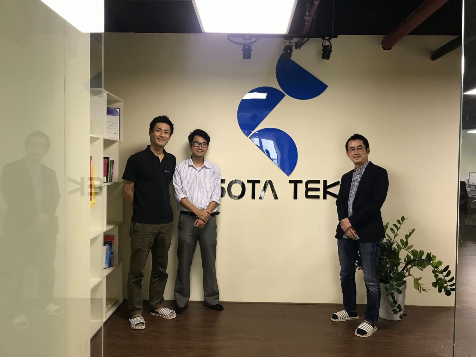 Chatwork representatives visit Sotatek's office