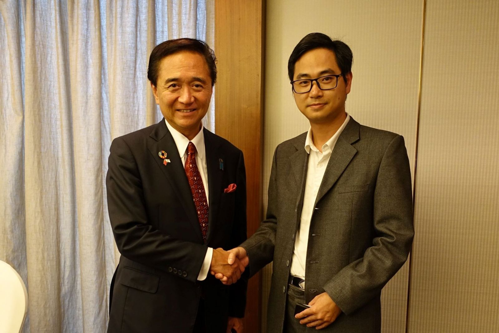 The governor of Kanagawa prefecture meets SotaTek's leader