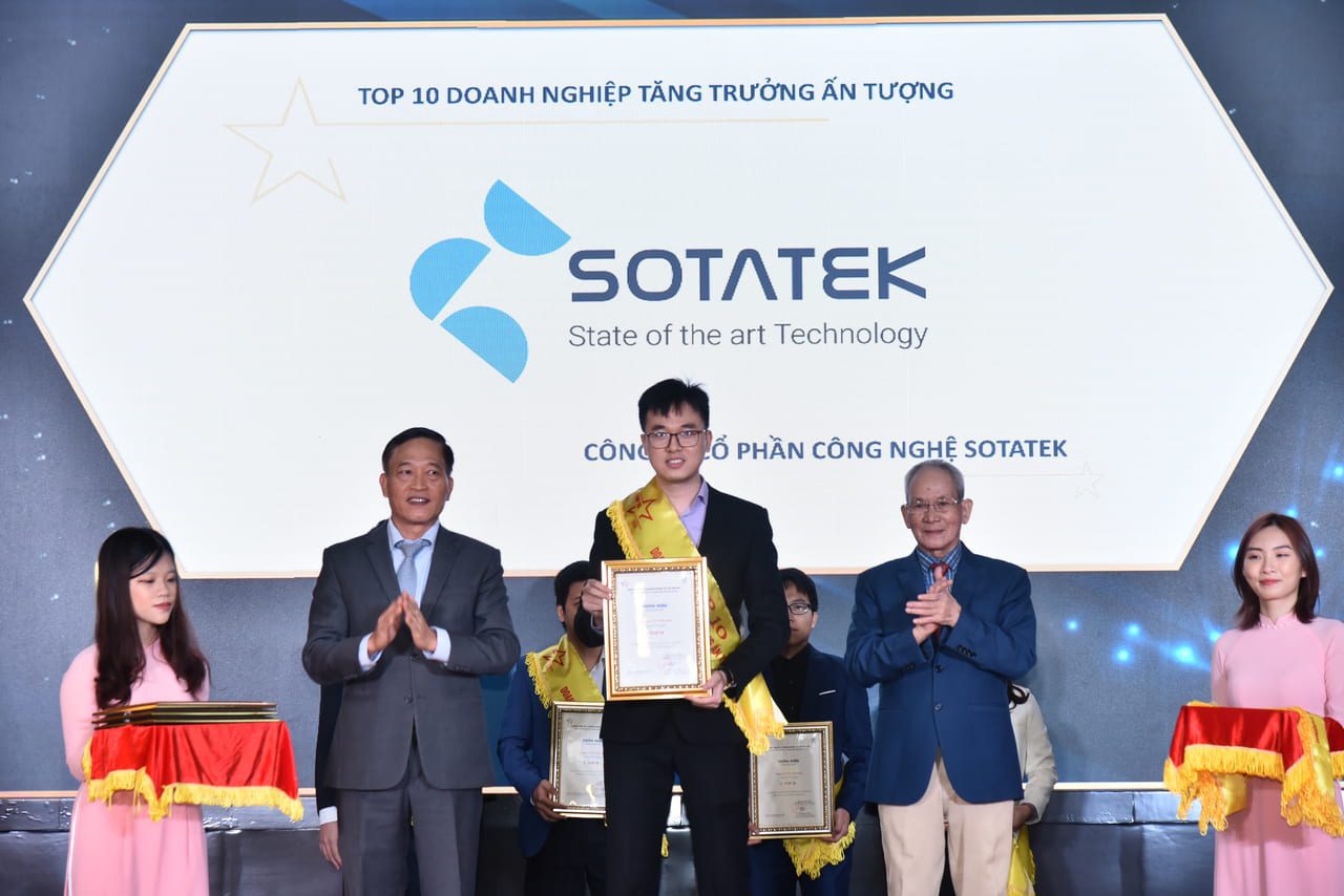 On behalf of SotaTek’s Board of Directors, Mr. Nguyen Dinh Phuc (COO) and Mr. Vu Hai Anh (CRO) were tremendously honored to receive 2 prestigious awards.