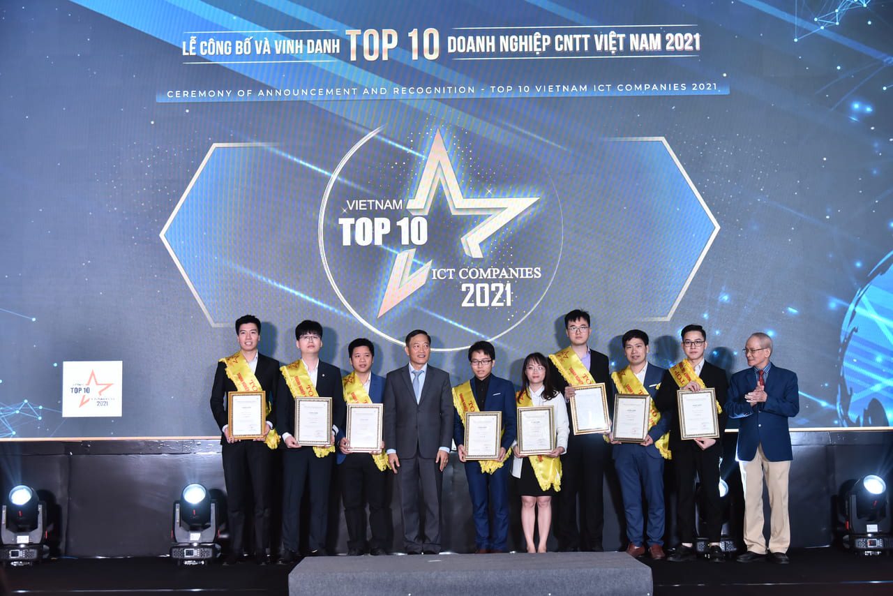 sotatek-is-awarded-as-vietnam-top-blockchain-ervices-provider-top-vietnam-it-enterprise-2021-by-vinasa