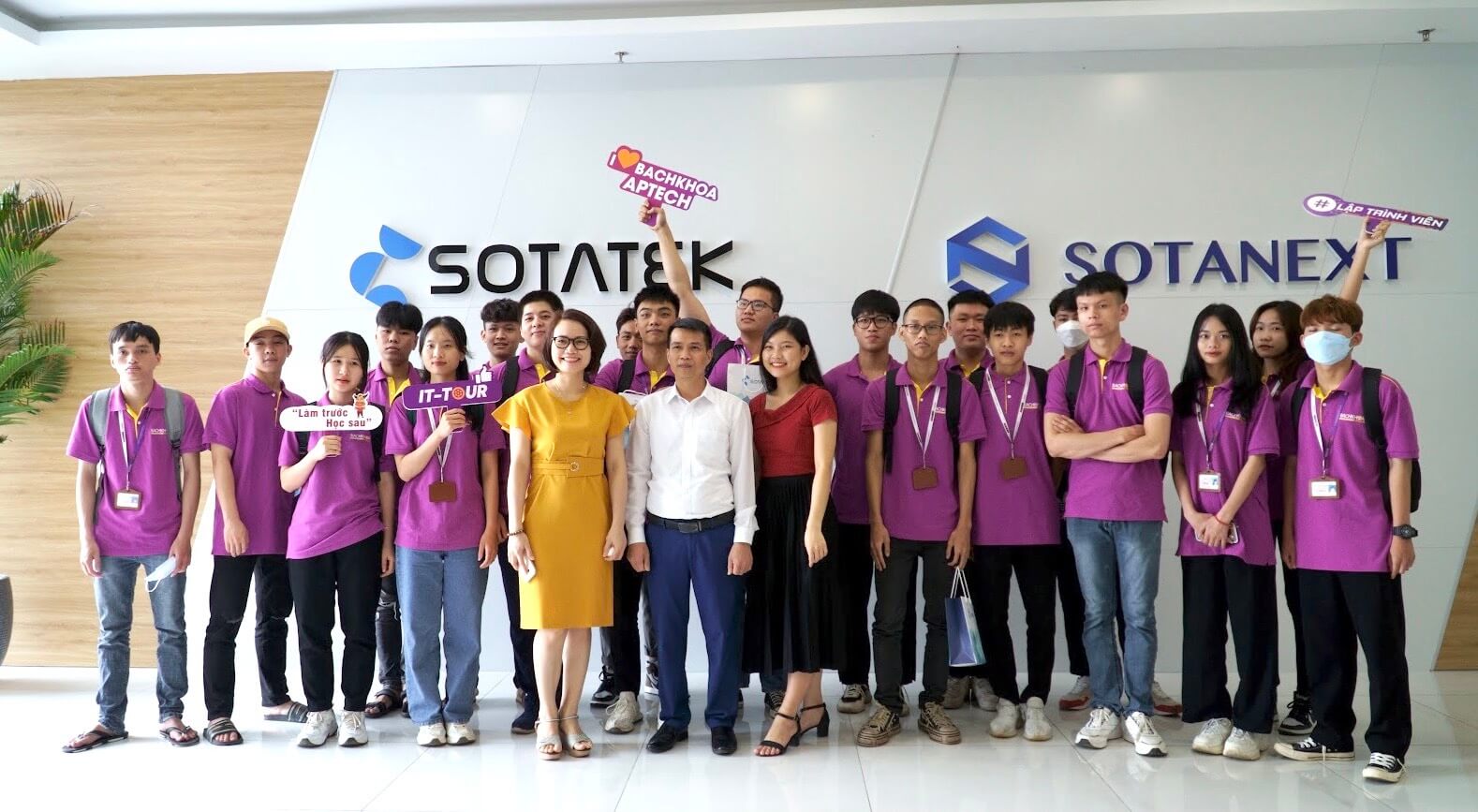 SotaTek Welcomes Students from BachKhoa Aptech to our Office